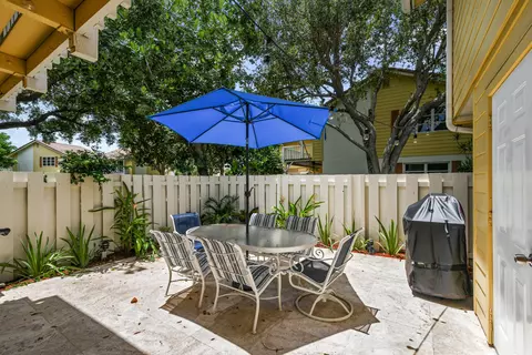 154 Seabreeze Cir, Jupiter, FL 33477 photo 2
