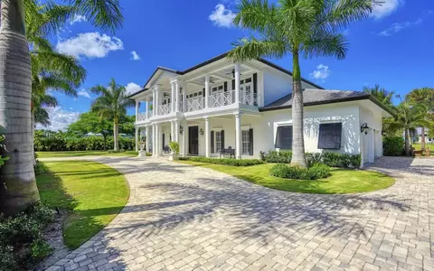 2090 NW Pine Tree Way, Stuart, FL 34994 photo 2