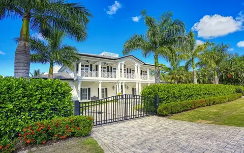 2090 NW Pine Tree Way, Stuart, FL 34994 photo 4