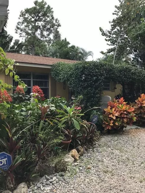 2904 SE Hawthorne St, Stuart, FL 34997 photo 1