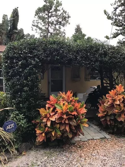 2904 SE Hawthorne St, Stuart, FL 34997 photo 2