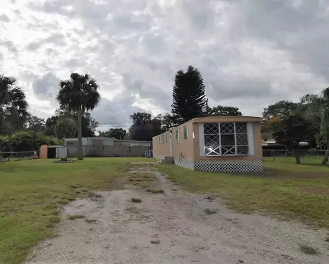 1322 SW Sunshine St, Stuart, FL 34997 photo 1