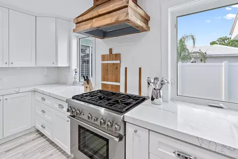 78 Golfview Dr, Tequesta, FL 33469 photo 4