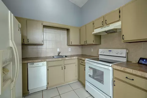 5735 SE Mitzi Ln, Stuart, FL 34997 photo 8