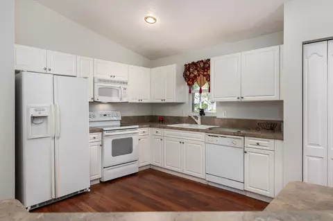 2828 SW Versailles Ter, Stuart, FL 34997 photo 4