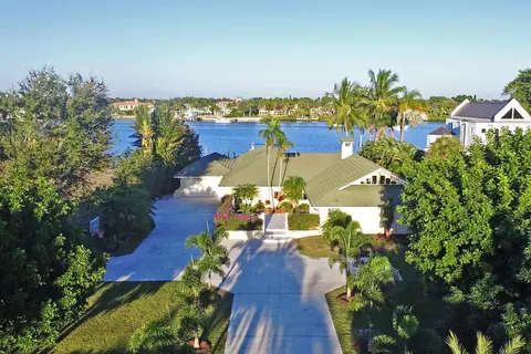18896 Point Dr, Tequesta, FL 33469 photo 2