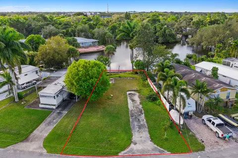 7690 SE Fork River Dr, Stuart, FL 34997 photo 2
