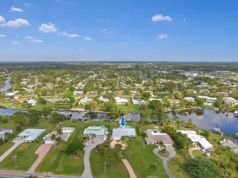 844 NW Spruce Ridge Dr, Stuart, FL 34994 photo 2