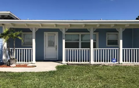 5787 SE Avalon Dr, Stuart, FL 34997 photo 2