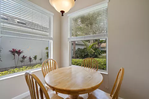 158 Hampton Cir, Jupiter, FL 33458 photo 5