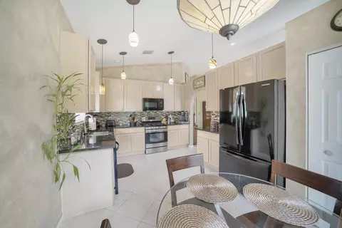1010 SE Westminster Pl, Stuart, FL 34997 photo 8