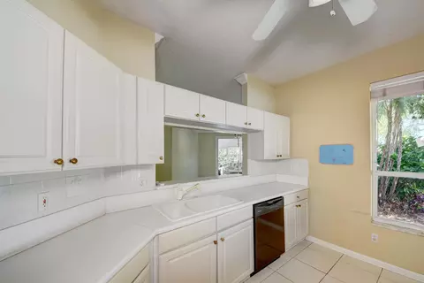 6776 SE Warwick Ln, Stuart, FL 34997 photo 7