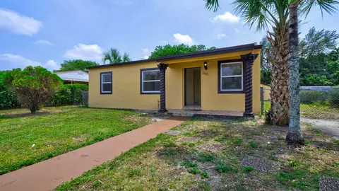 2480 NW 60th St, Miami, FL 33142 photo 2