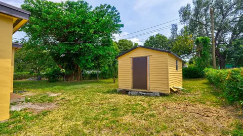 2480 NW 60th St, Miami, FL 33142 photo 17