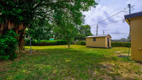 2480 NW 60th St, Miami, FL 33142 photo 18