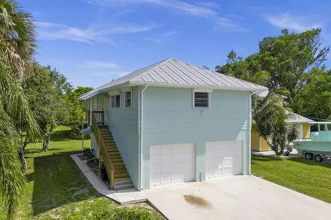 3058 SE Amherst St, Stuart, FL 34997 photo 1