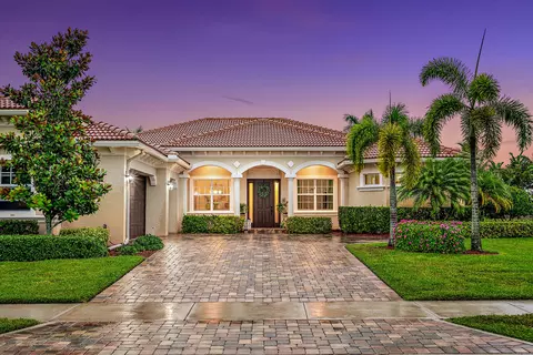 107 Manor Cir, Jupiter, FL 33458 photo 3