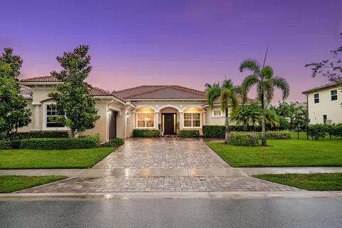 107 Manor Cir, Jupiter, FL 33458 photo 2