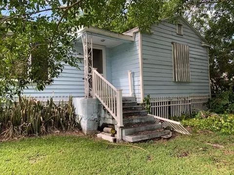 271 E 3rd St, Pahokee, FL 33476 photo 1