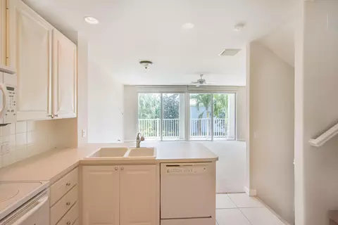 3261 E Community Dr, Jupiter, FL 33458 photo 7