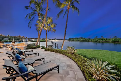 207 Commodore Dr, Jupiter, FL 33477 photo 2