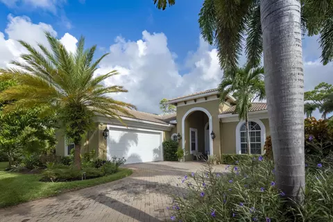 459 Pine Tree Ct, Atlantis, FL 33462 photo 2