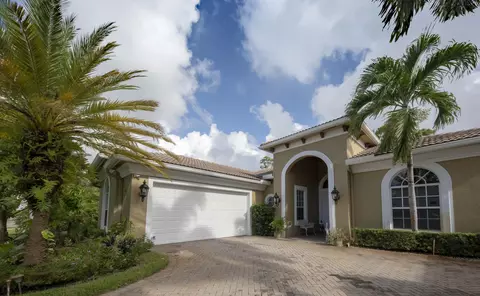 459 Pine Tree Ct, Atlantis, FL 33462 photo 3
