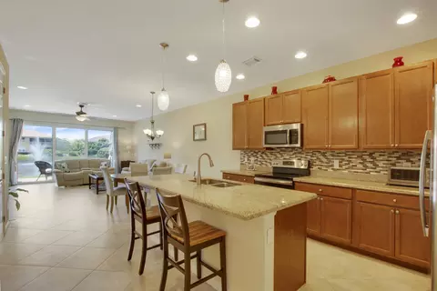 540 SW Glen Crest Way, Stuart, FL 34997 photo 4