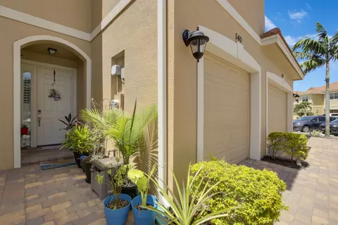 540 SW Glen Crest Way, Stuart, FL 34997 photo 3