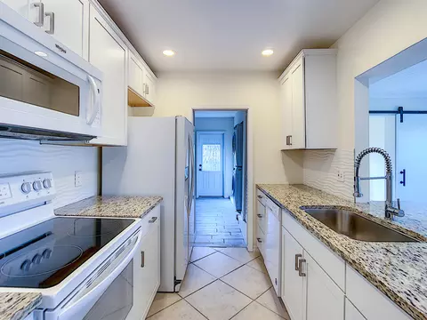 1092 SE Madison Ave, Stuart, FL 34996 photo 9