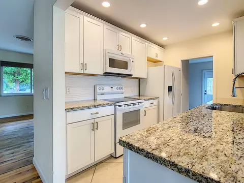 1092 SE Madison Ave, Stuart, FL 34996 photo 8
