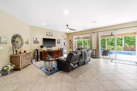 720 SW River Bend Cir, Stuart, FL 34997 photo 12