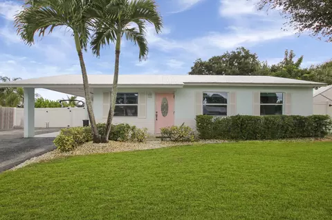 699 Cree St, Jupiter, FL 33458 photo 2
