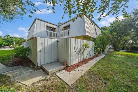 141 E Riverside Dr #12D, Jupiter, FL 33469 photo 1