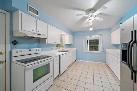 550 SW Manor Dr, Stuart, FL 34994 photo 7