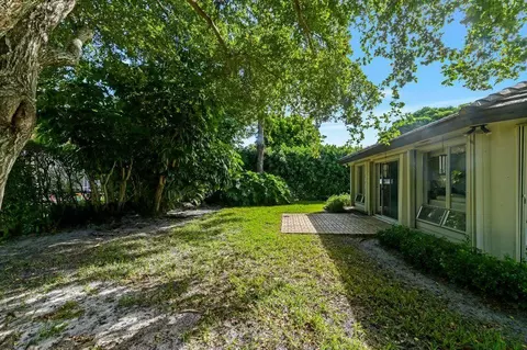 535 Forestview Dr, Atlantis, FL 33462 photo 24