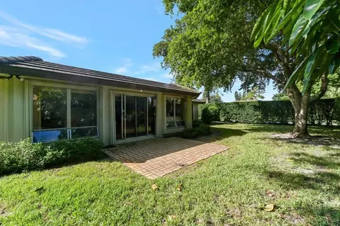535 Forestview Dr, Atlantis, FL 33462 photo 23
