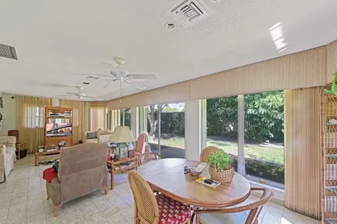 535 Forestview Dr, Atlantis, FL 33462 photo 10