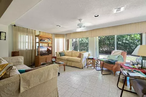 535 Forestview Dr, Atlantis, FL 33462 photo 6