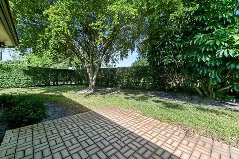 535 Forestview Dr, Atlantis, FL 33462 photo 22