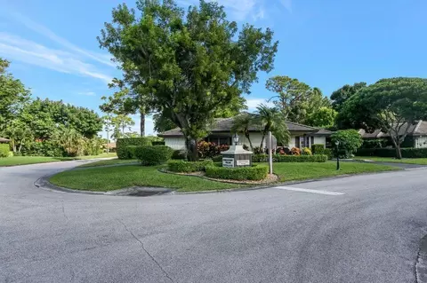 535 Forestview Dr, Atlantis, FL 33462 photo 25