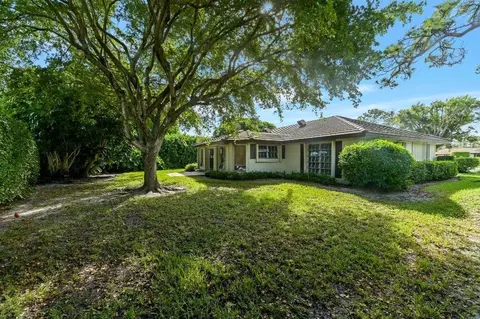 535 Forestview Dr, Atlantis, FL 33462 photo 2