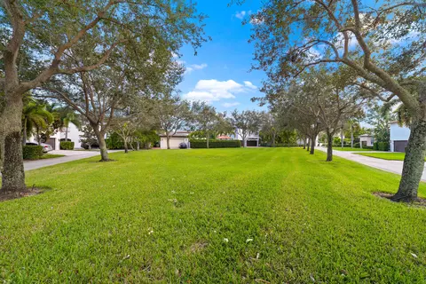 105 Santander Dr, Jupiter, FL 33458 photo 39