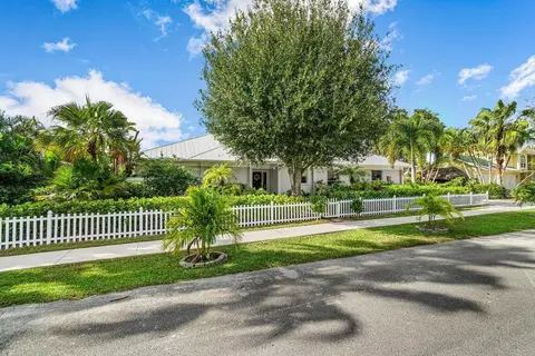 706 Warren Dr, Jupiter, FL 33458 photo 2