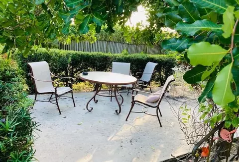 620 SE 5th St SE, Stuart, FL 34994 photo 3