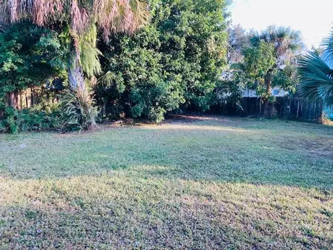 620 SE 5th St SE, Stuart, FL 34994 photo 2