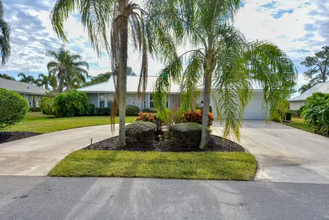 2942 SE Fairway W, Stuart, FL 34997 photo 2