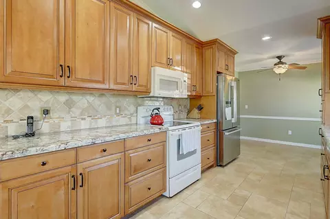 6730 SE Lillian Ct, Stuart, FL 34997 photo 11