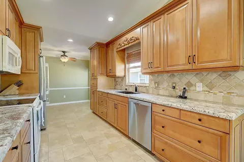 6730 SE Lillian Ct, Stuart, FL 34997 photo 9