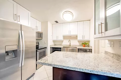 2375 NE 9th St, Pompano Beach, FL 33062 photo 2